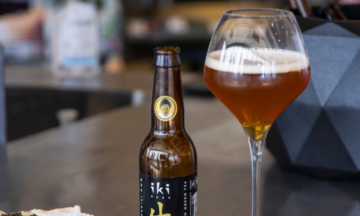 iki Thai Sweet Basil flesje en glas